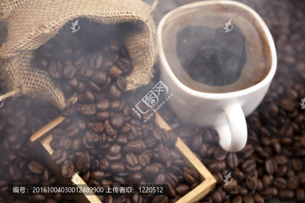 杯子里的咖啡豆