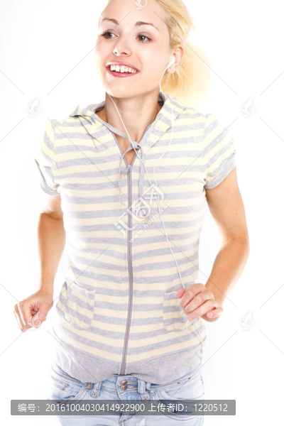 拍攝一個(gè)運(yùn)動(dòng)的年輕女子。積極的生活方式；健康。
