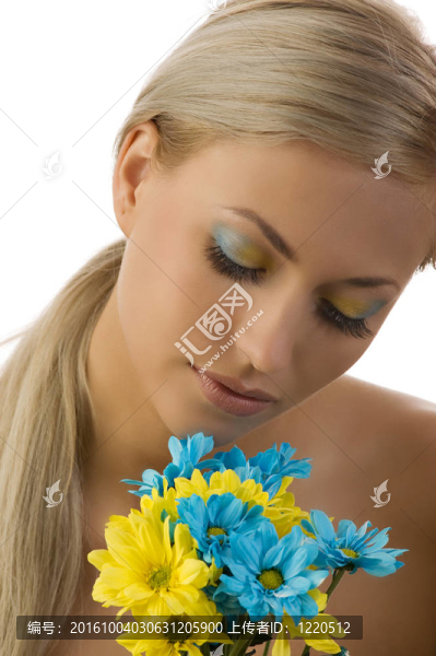 可愛的女孩與花