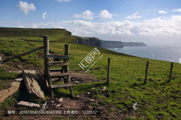 海上懸崖和海洋徒步旅行步道