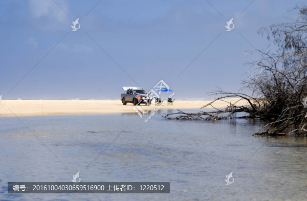 弗雷澤沙島上的海灘風(fēng)景的四驅(qū)車