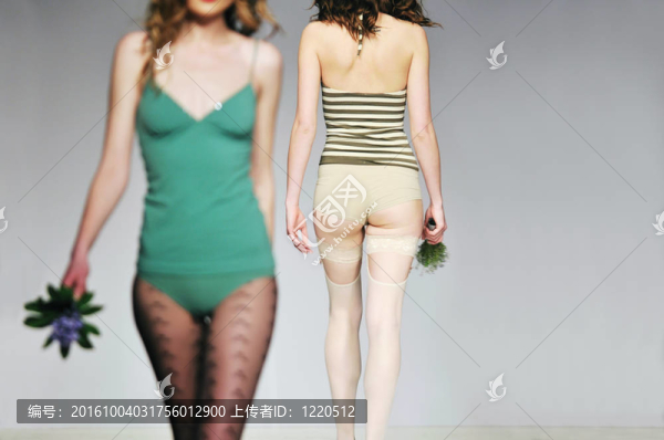 時(shí)裝秀的女人uderwear