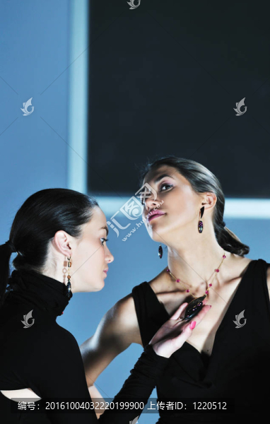 女人的時(shí)裝秀