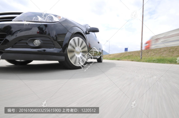具有運動模糊的快速車