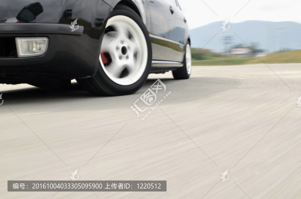 具有運動模糊的快速車