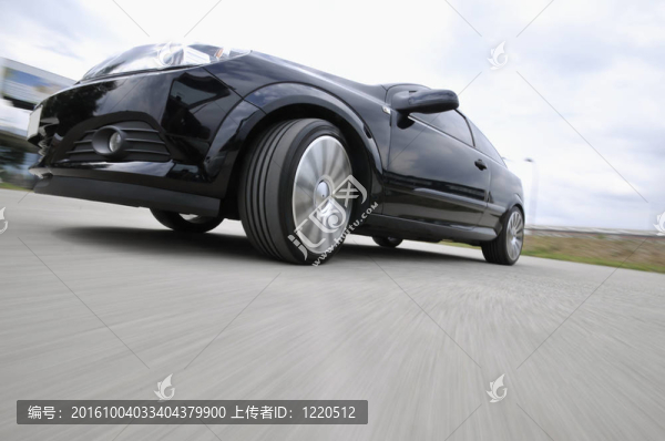 具有運(yùn)動(dòng)模糊的快速車