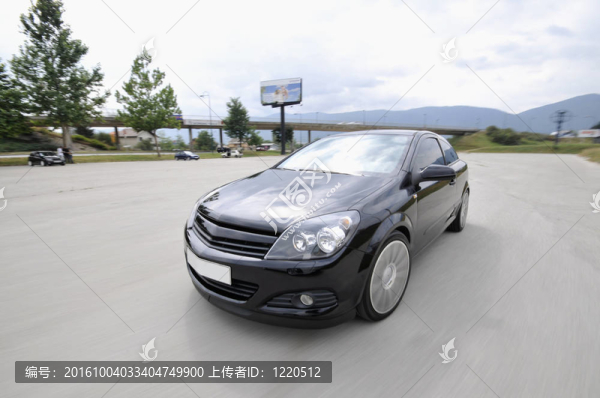 具有運動模糊的快速車