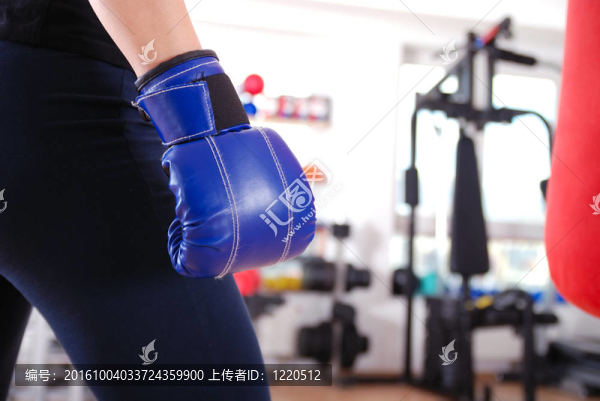 拳擊手glowes和女人的軀干