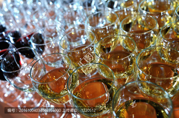 紅葡萄酒杯底方