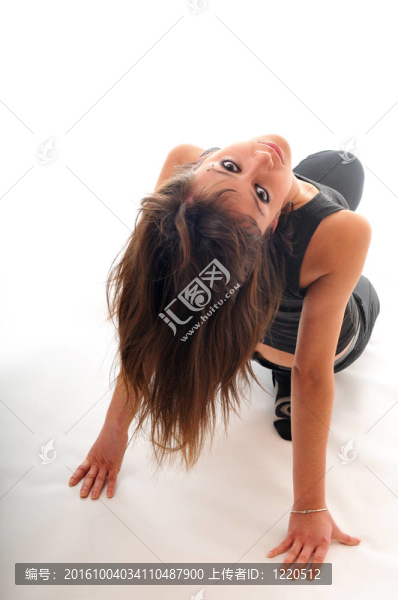 頭發(fā)中孤立的派對女人