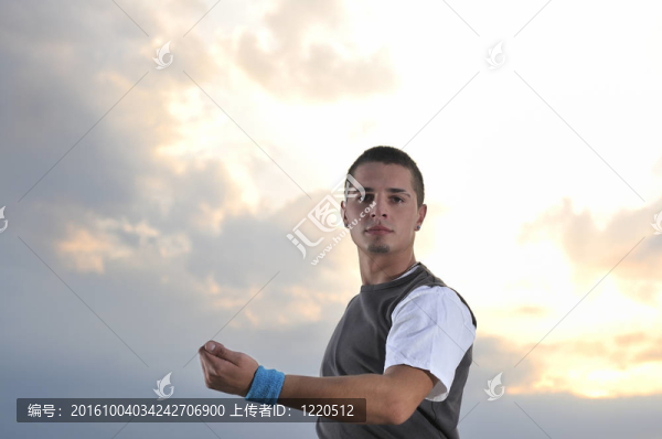 年輕的街舞舞者