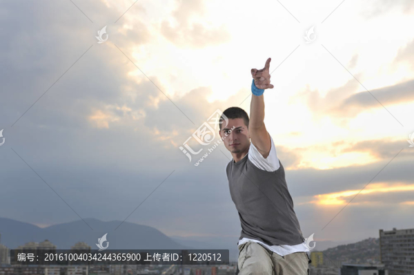 年輕的街舞舞者