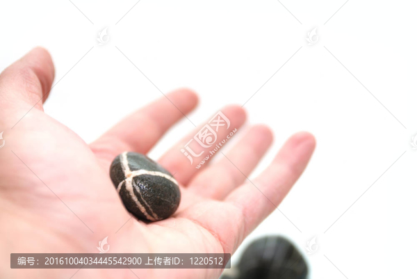 ，掌心里的石頭