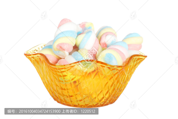 五顏六色的棉花糖在玻璃碗