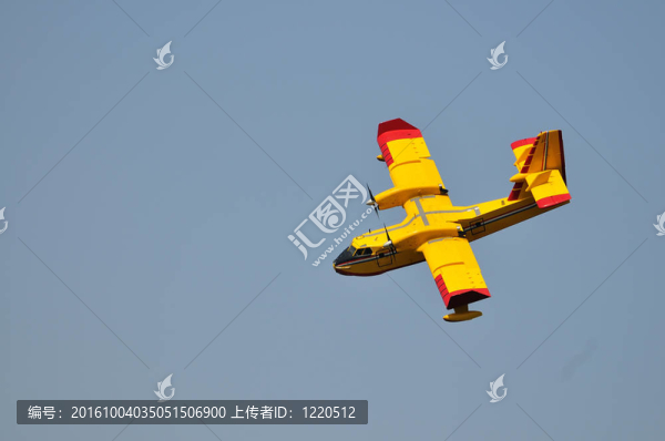 海面上的飛機