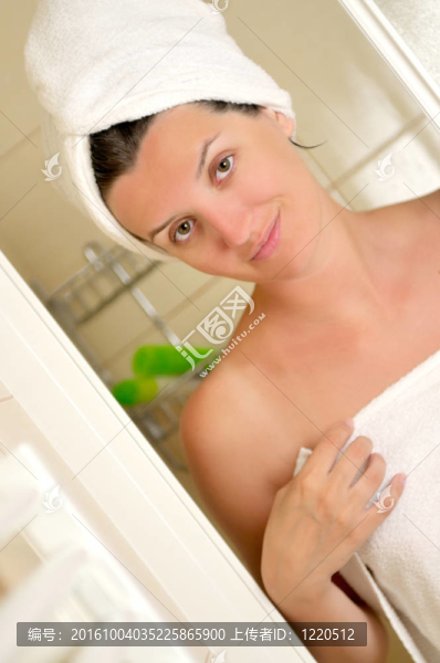 女人洗澡