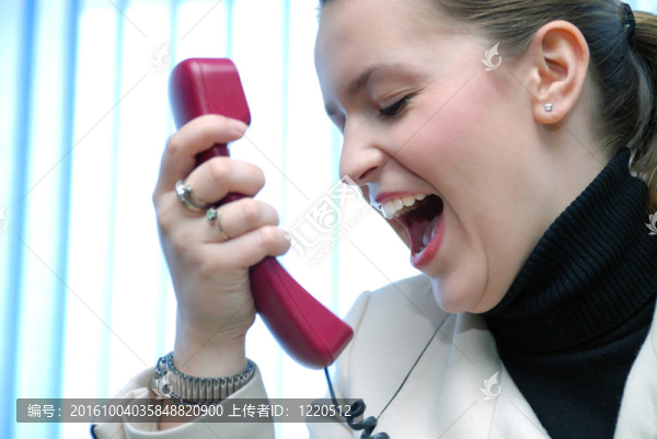 女人和電話？