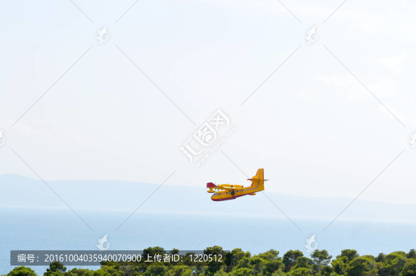 海面上的飛機