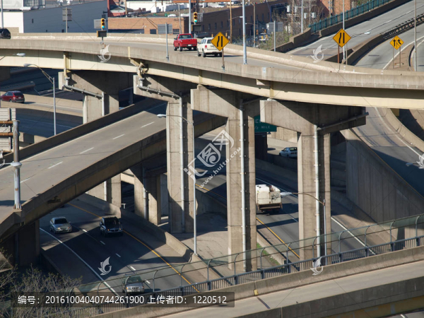 高速公路坡道和橋梁