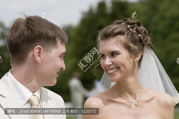 剛剛結(jié)婚