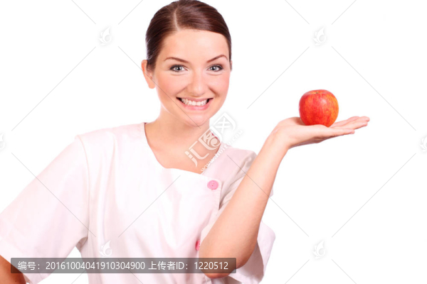 拿著一個蘋果的女人