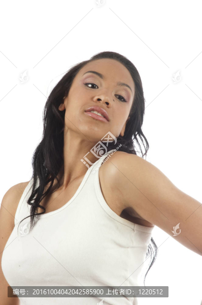 美麗的年輕的非洲裔美國(guó)女人害羞