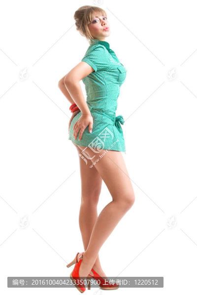 穿著綠色衣服的金發(fā)女郎