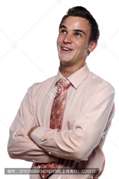 雙臂交叉的年輕商人
