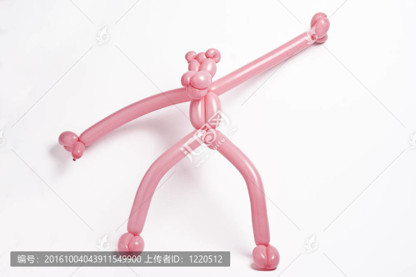 粉紅色的氣球的黑豹