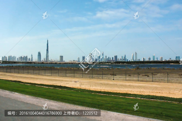 迪拜的城市景觀和世界最高建筑迪拜塔818m；