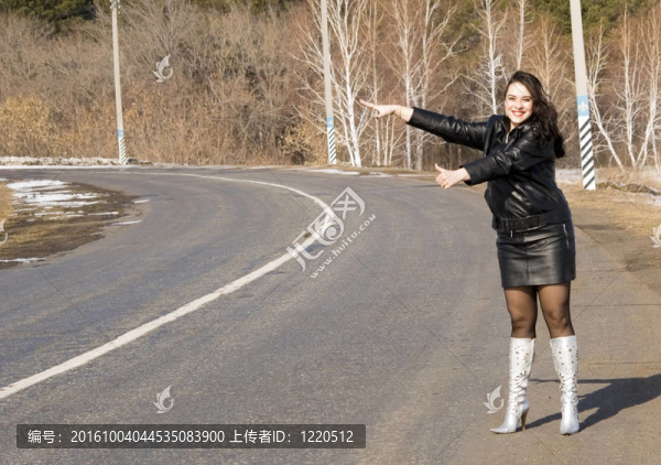 女人在路上