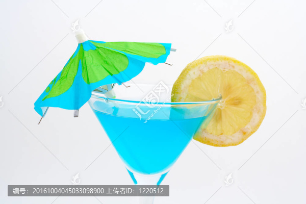 檸檬雞尾酒和檸檬傘的細(xì)節(jié)