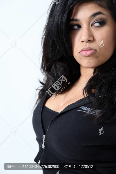 美麗的年輕的混血女人