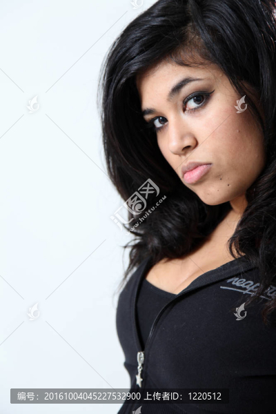 美麗的年輕的混血女人