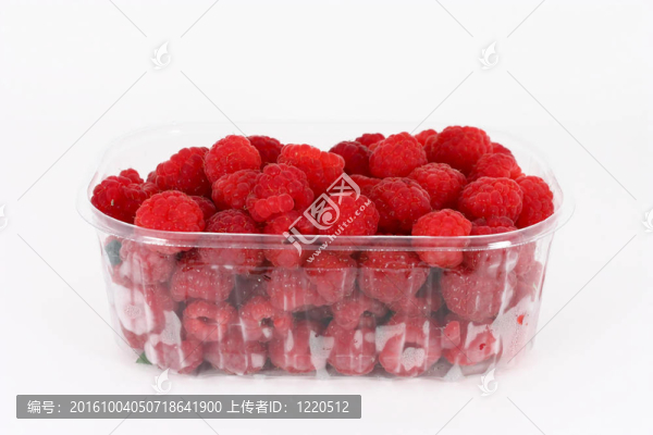 在塑料容器新鮮覆盆子