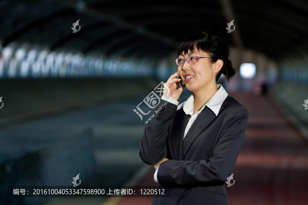 亞洲商業(yè)女性手機(jī)