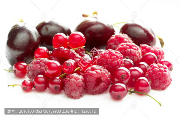 覆盆子黑醋栗和櫻桃；
