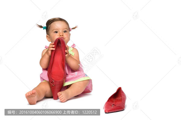 小女孩和大紅鞋