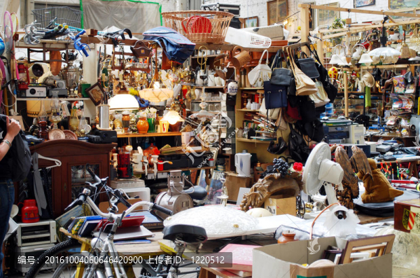 在跳蚤市場
