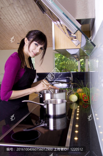 房子妻子做飯