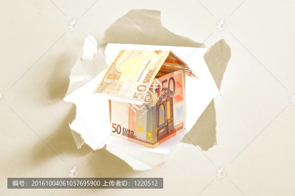 歐元貨幣房子和紙孔
