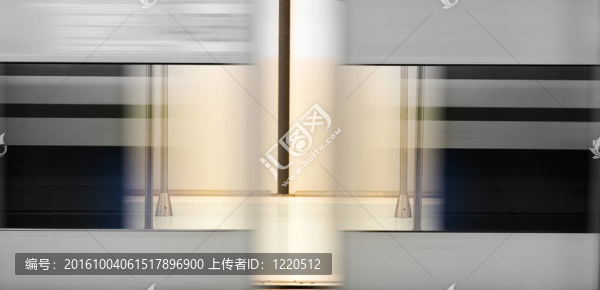 地鐵車站門