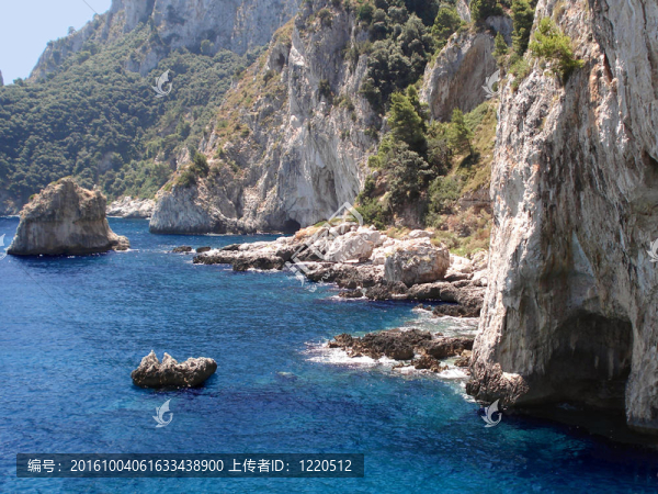 卡普里島的海岸線