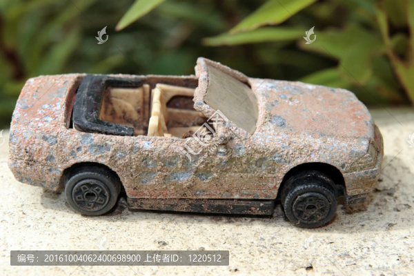 生銹的玩具車