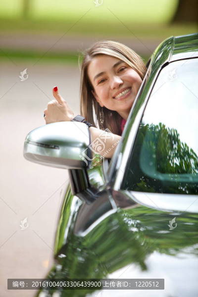 汽車?yán)锏呐? title=
