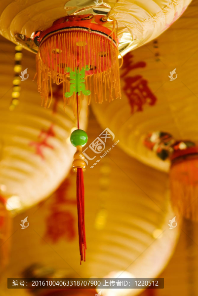 中國結(jié)在黃燈籠的流蘇