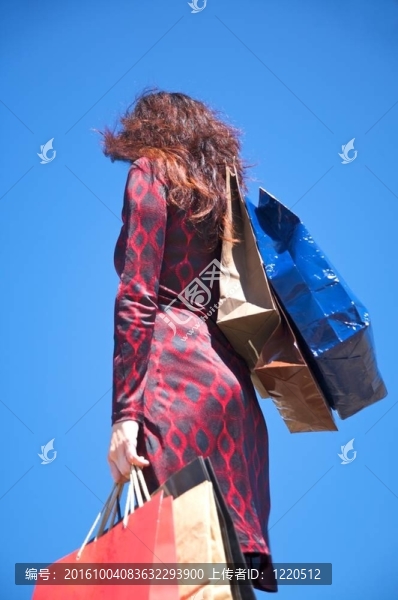 漂亮女人購物