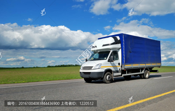 交貨minitruck白小屋和藍(lán)色的拖車(chē)