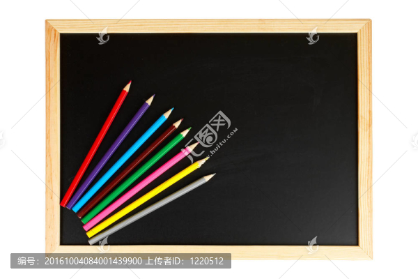 黑板和彩色铅笔