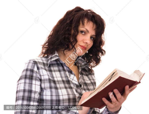拿著書的女人